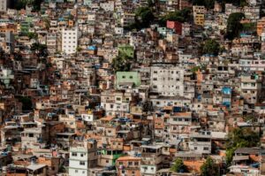 Ministério das Cidades lança edital para apoiar projetos de adaptação climática nas periferias urbanas