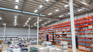 Juros altos: retrofit com luz natural reduz custo industrial